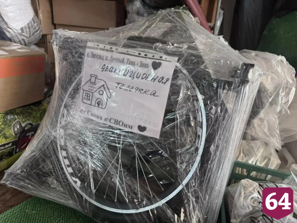 В Энгельсе волонтеры собирают для бойцов гуманитарку и сдают кровь